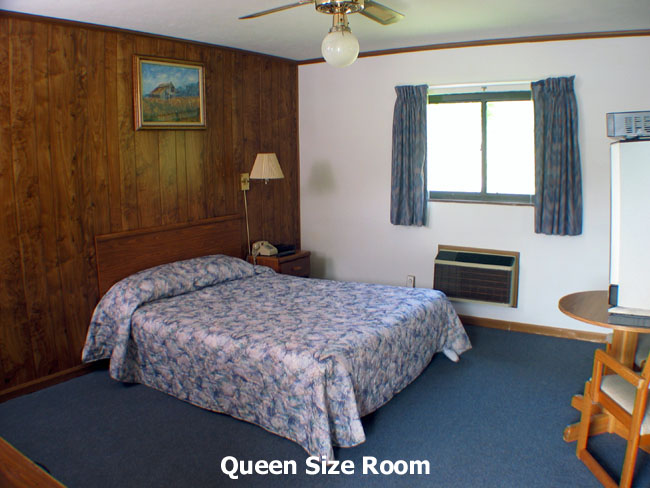 King Bed Room: Smoking or Non-Smoking Room with 1 King bed/Refrigerator/Coffeemaker/Alarm clock Radio/Color TV with remote control: Occupancy: 2 people maximum